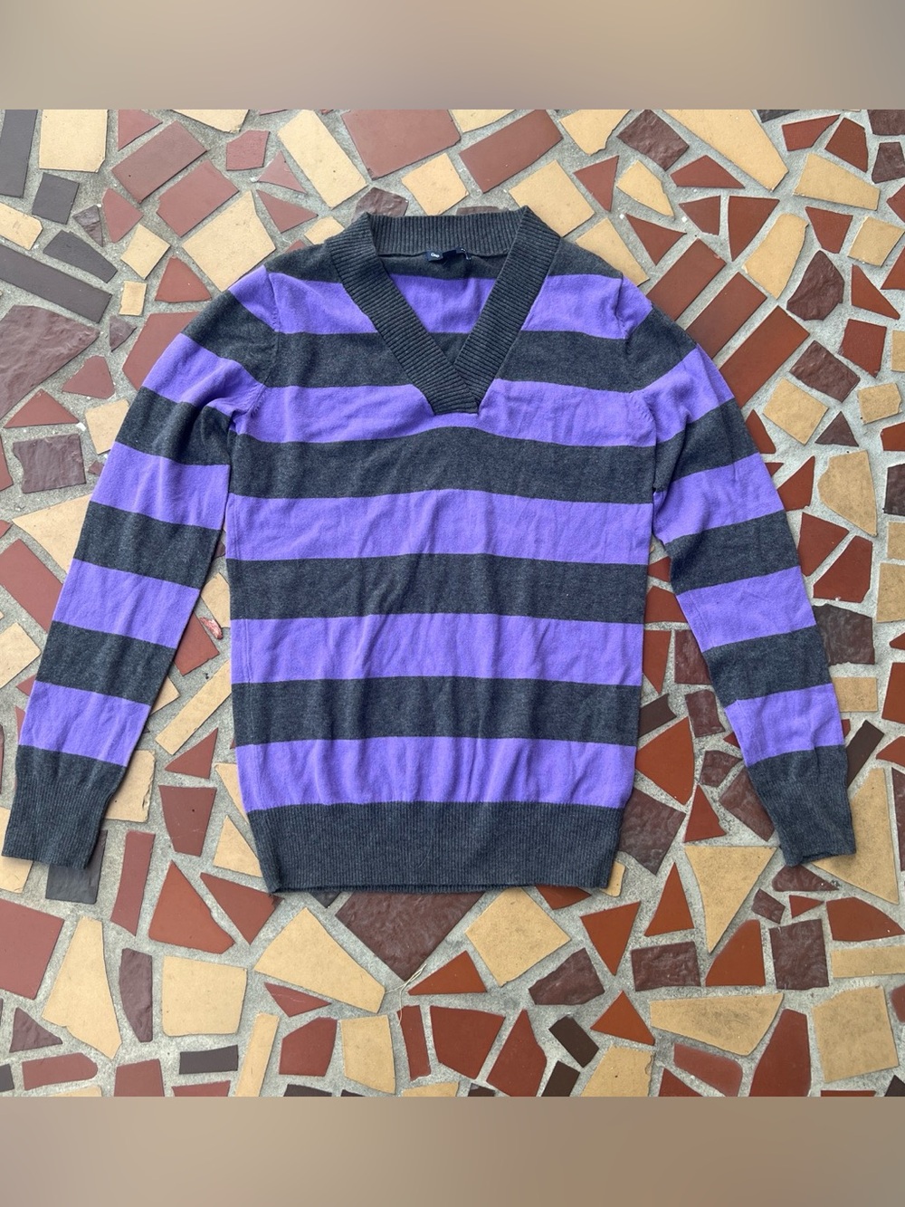 GAP Women’s V-Neck Striped Sweater - Purple and Gray